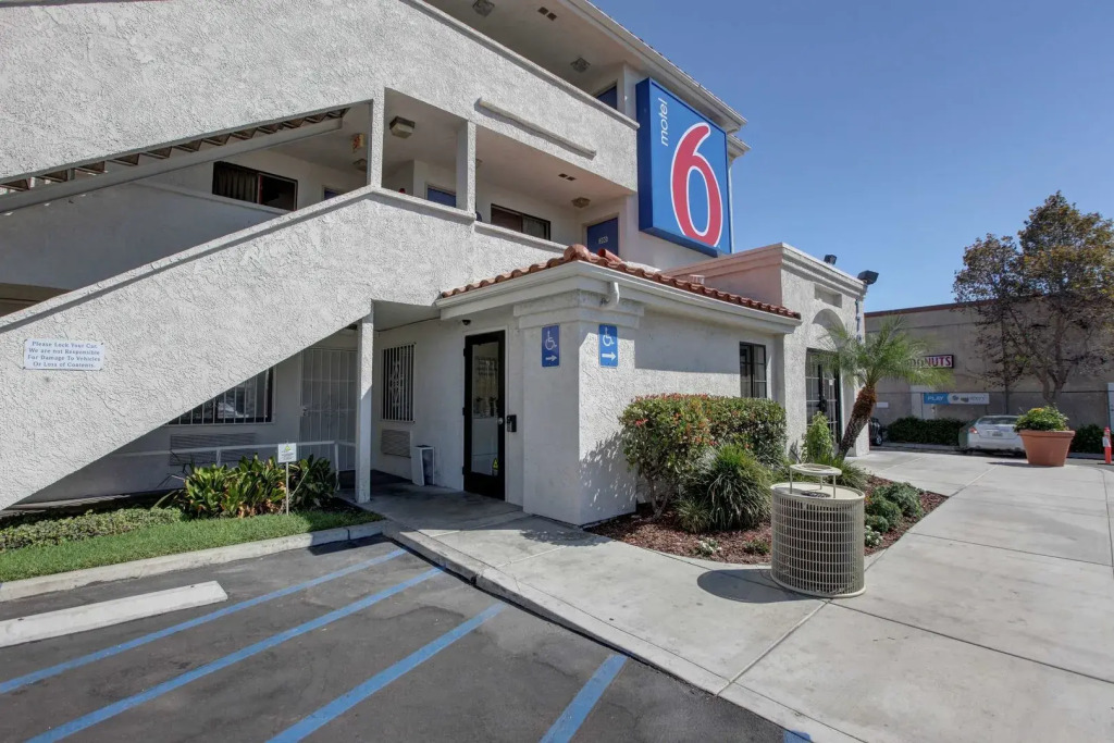 Motel 6-Bellflower, CA - Los Angeles