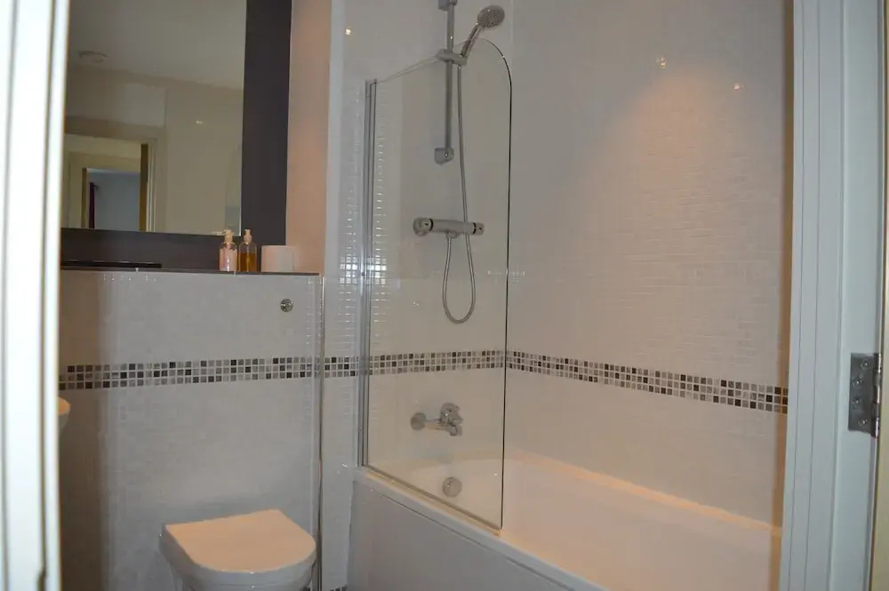 2 Bedroom Apartment With Balcony Overlooking River