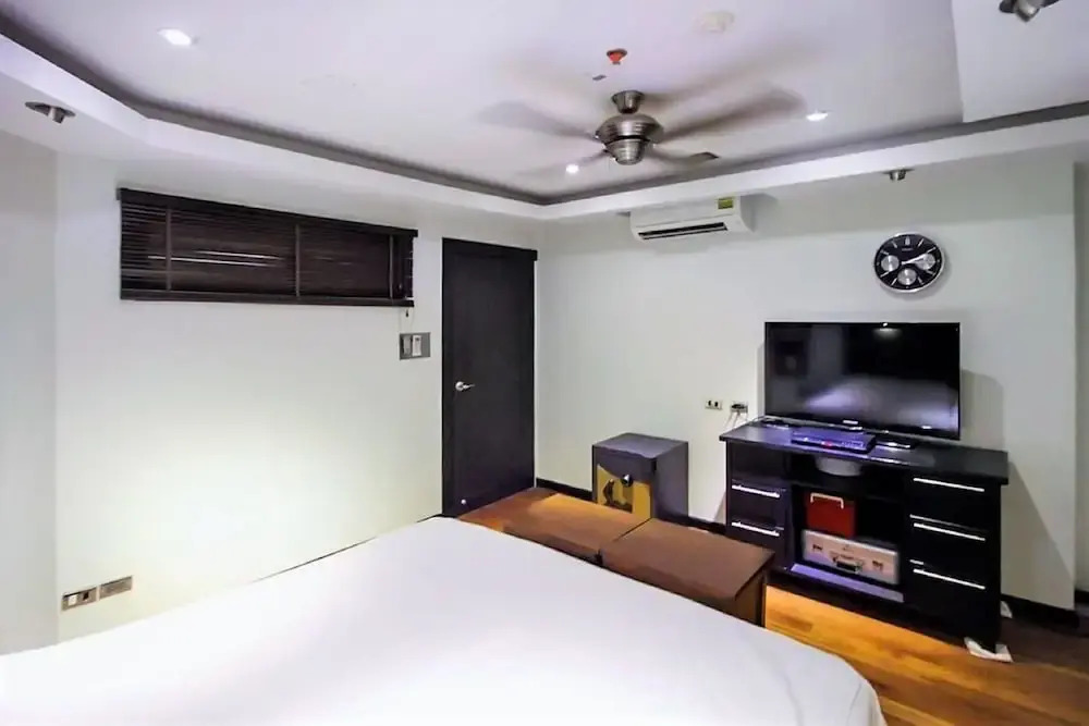 20th Floor 2-bed Condo With Stunning Views