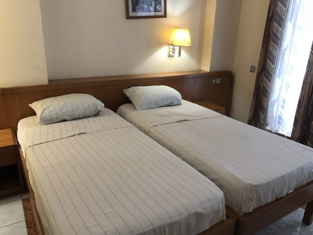 Maple Leaf Hotel