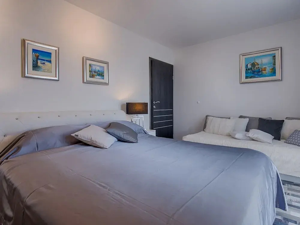 Beautiful Modern Apartment For Up To 5 Persons With Stunning Sea View