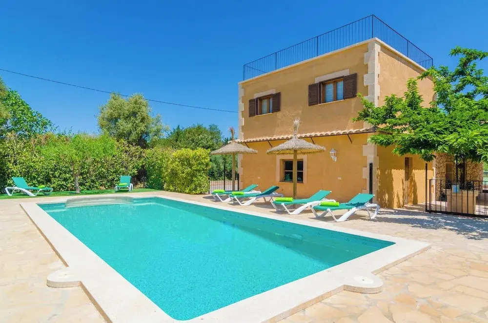 Villa in Manacor With Pool & Tennis Court