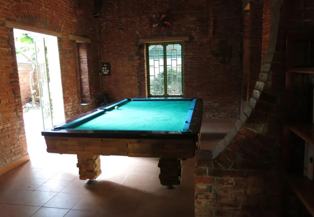 Oasis Bar and Hostel