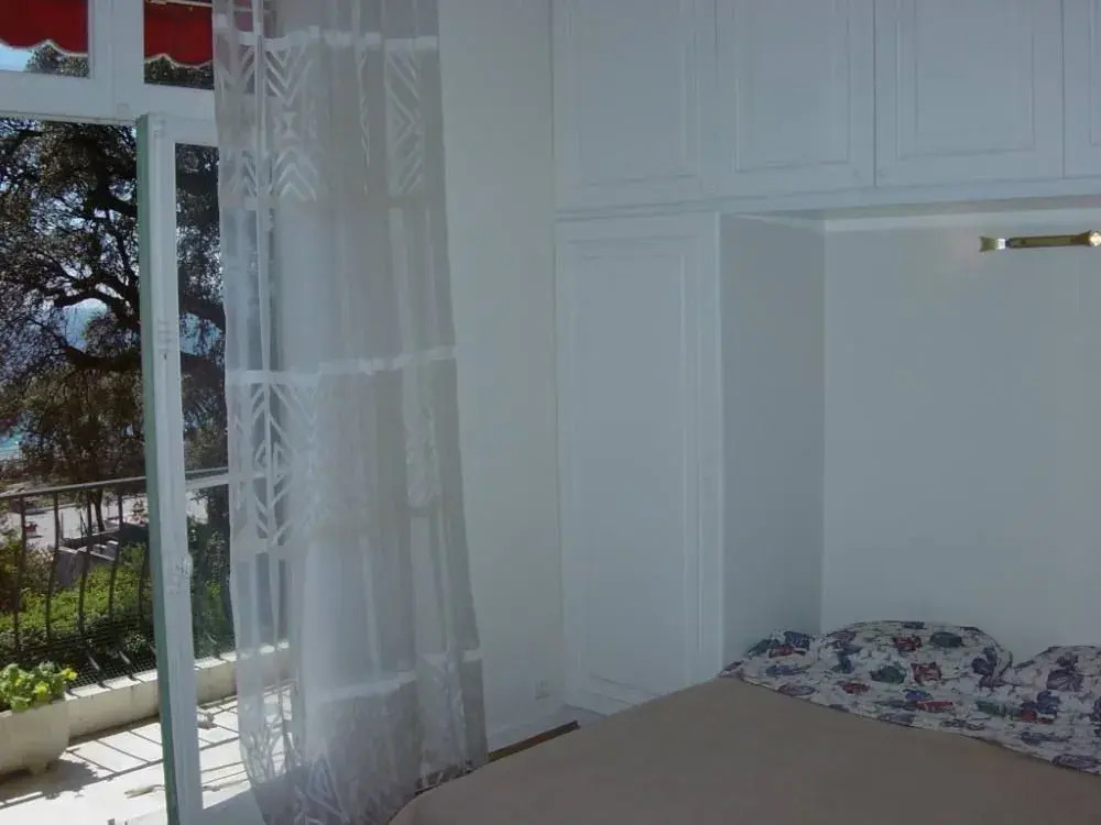 Studio in Cannes, With Wonderful sea View and Enclosed Garden - 250 m From the Beach