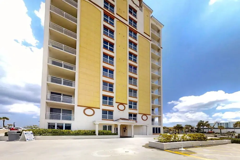 Daytona The Golden Leaf Opus Condos 702