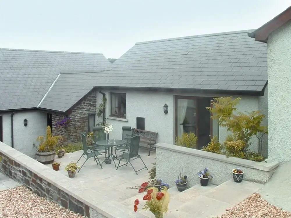 Modern Holiday Home in Wisemans Bridge With Terrace