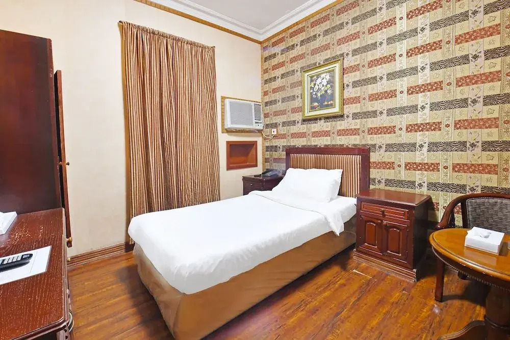 Capital O 125 Moon Plaza Hotel