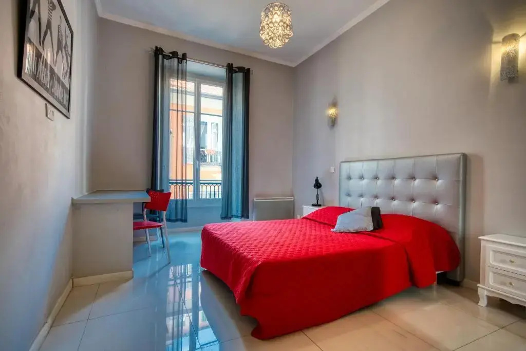 Lusso 5 beds Central Apartment
