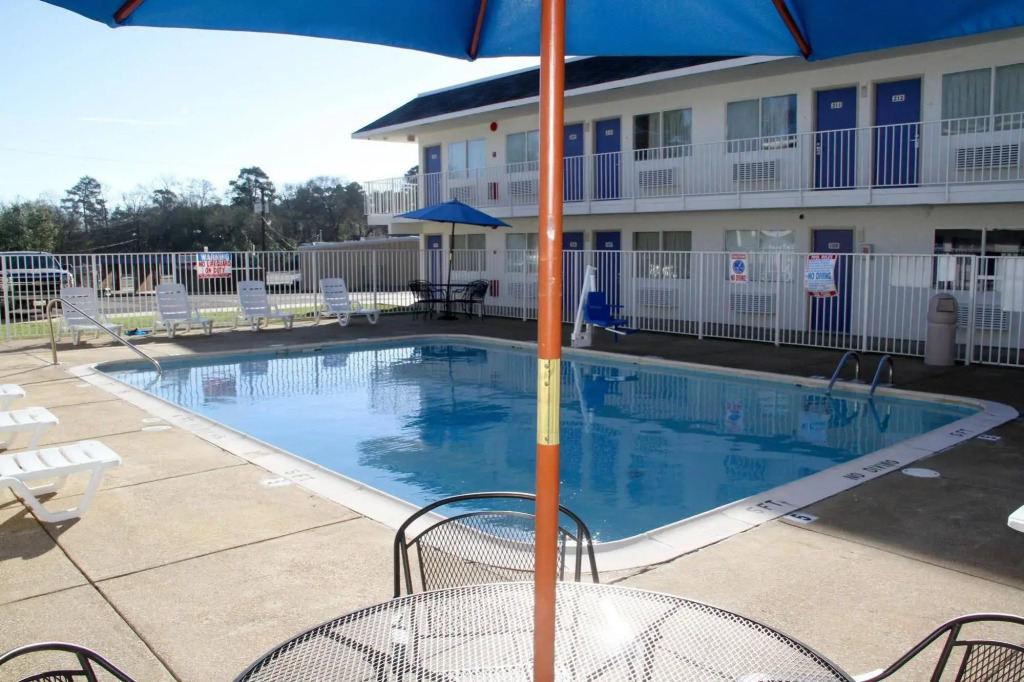 Motel 6-Lufkin, TX