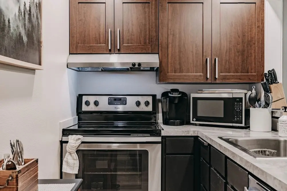 45sw - Fireplace - Dishwasher - Washer/dryer - Sleeps 4 1 Bedroom Condo by RedAwning