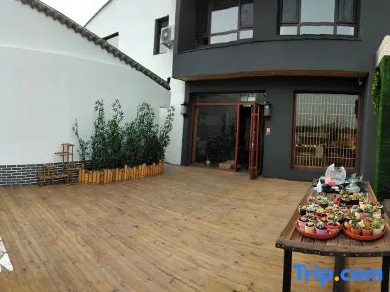 Dandong Yi Inn (Yalujiang Broken Bridge Branch)