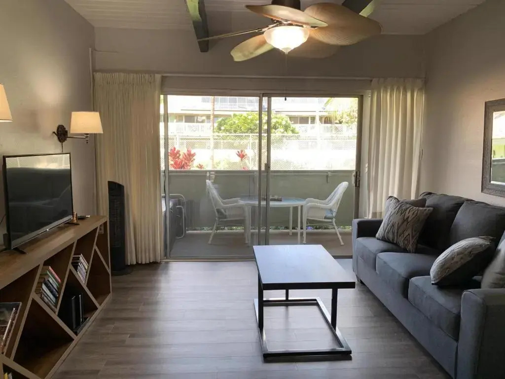 New! Enjoy a cozy studio and walk to beach!