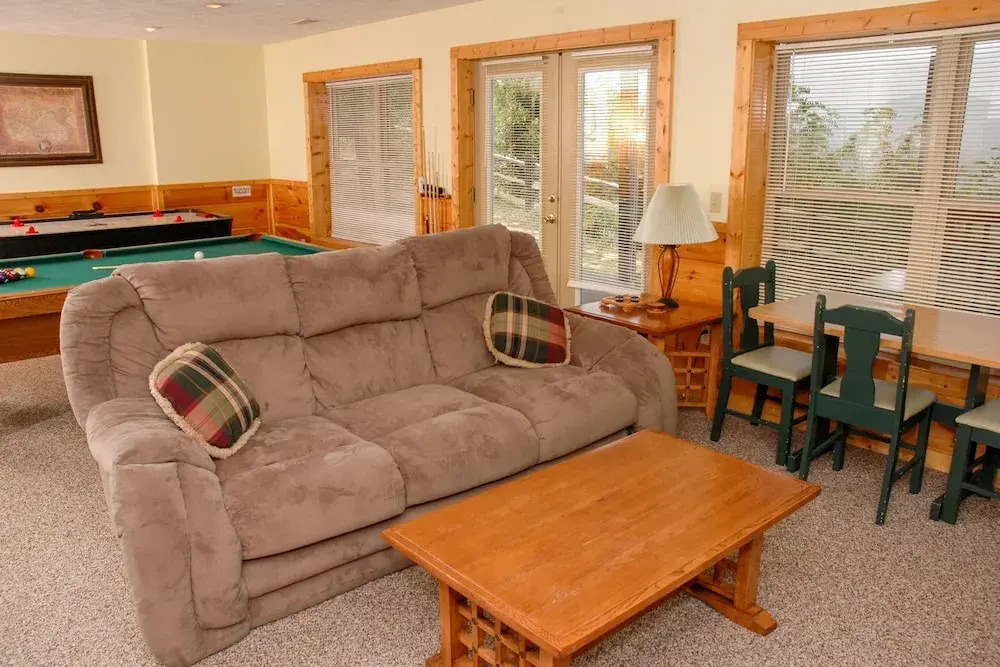 MOUNTAINTOP EXPERIENCE - 4 Br Cabin