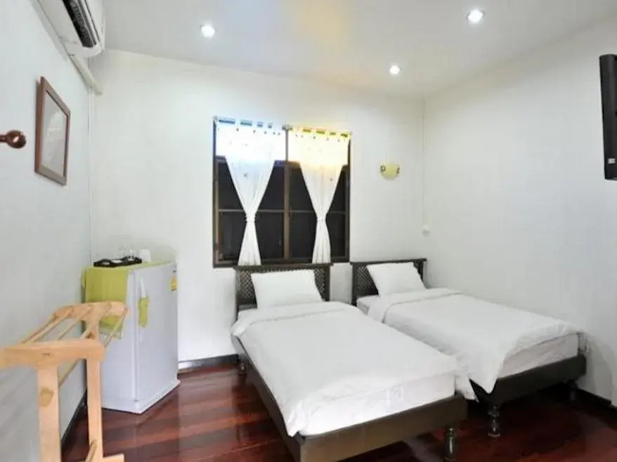 Huan Esan Place