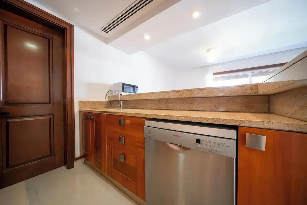 Luxury 1 BR Condo with Pool - Kaan 304