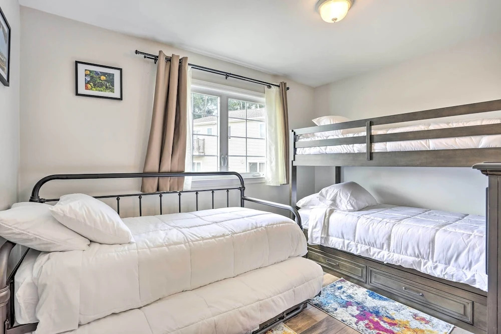 Ideally Located Glen Cove Apartment!