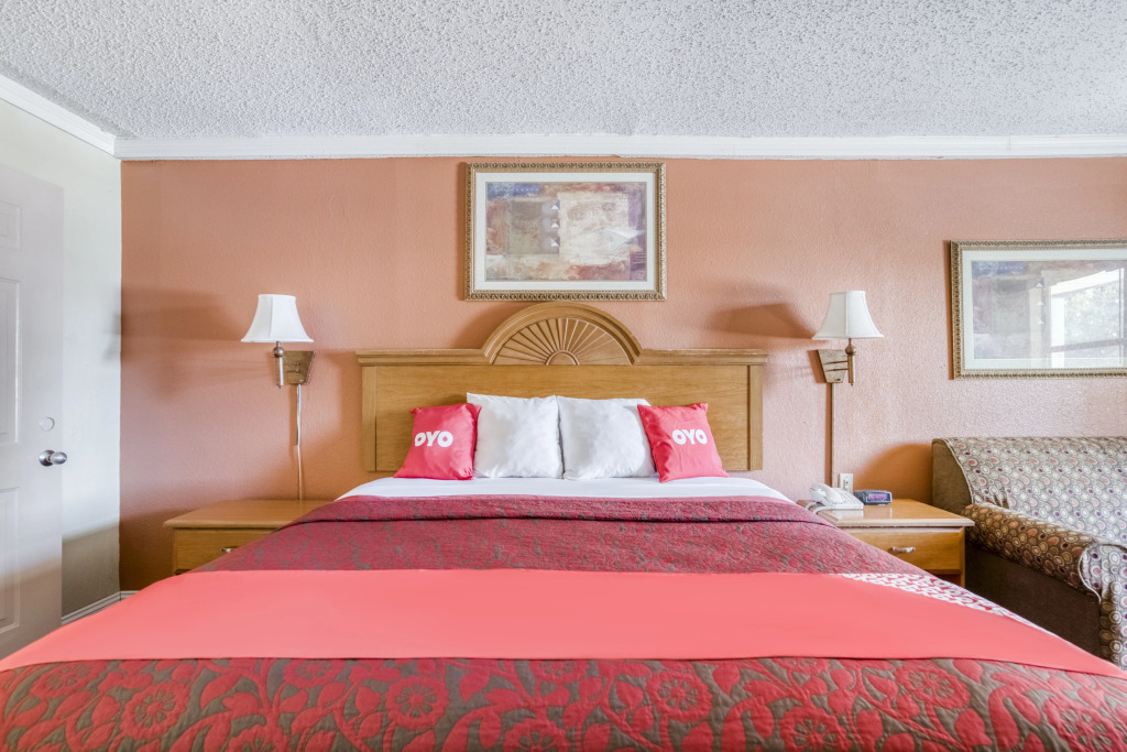 OYO Hotel Pineville LA Hwy 165