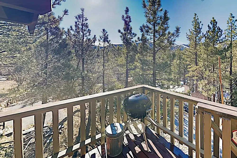 New Listing! Amazing Moonridge Getaway W/ Decks 4 Bedroom Home