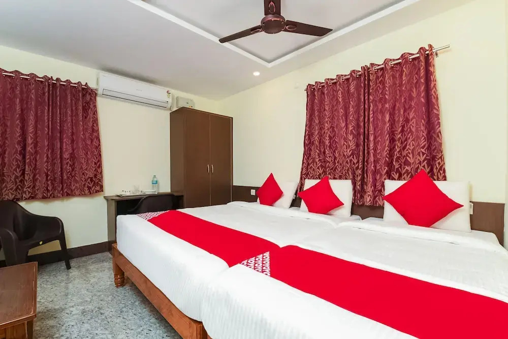 Oyo 29754 Sri Lakshmi Srinivasa Grand