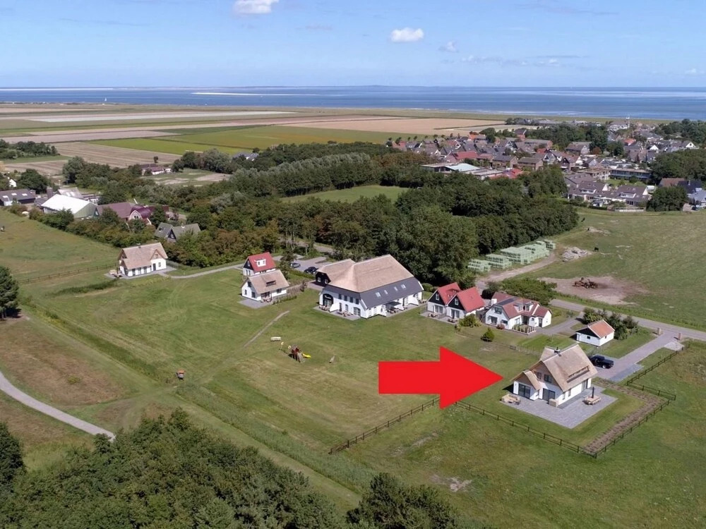 Lush Villa in De Cocksdorp Texel with Steambath