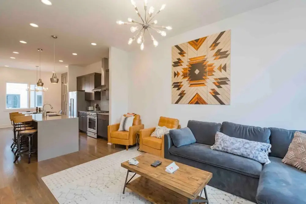 Wild Horse by Avantstay Gorgeous Nashville Townhouse w/ Rooftop Patio & Outdoor Kitchen