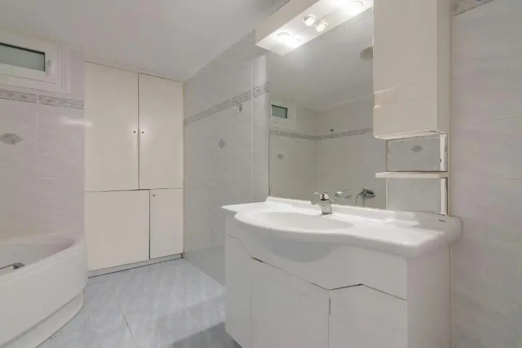 Comfy apartment for 6 people in Heraklion