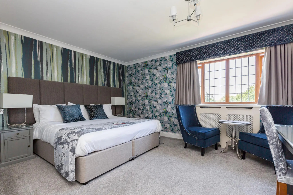 De Rougemont Manor Hotel & Suites