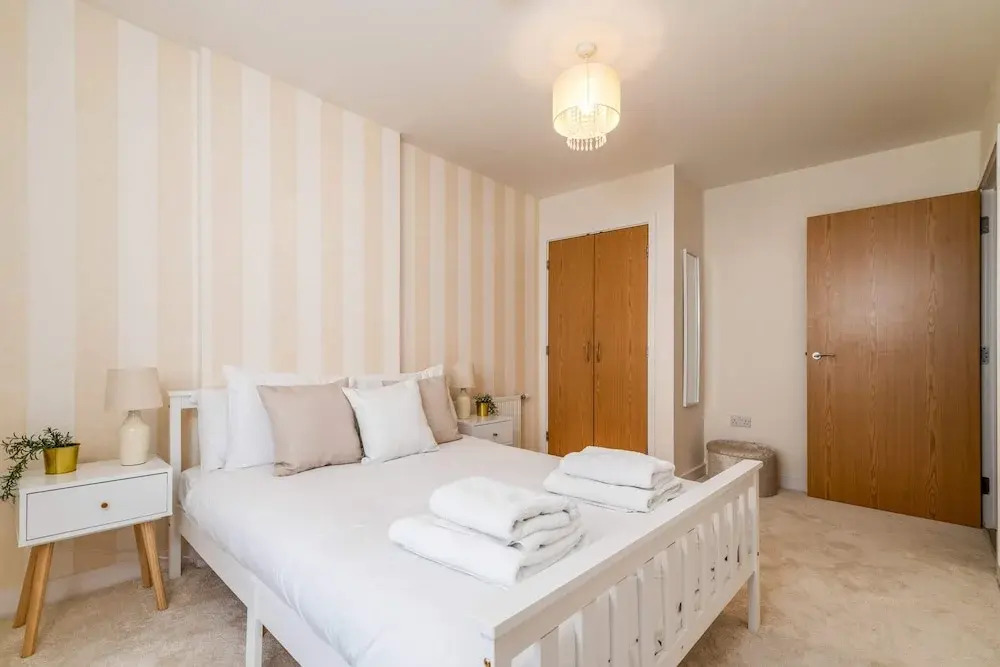 Modern Comfort: Stratford 3BR Duplex