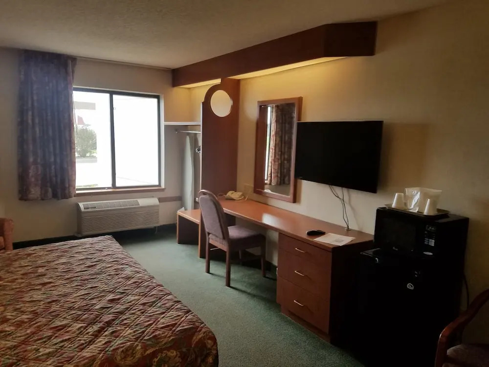 Syracuse Inn and Suites