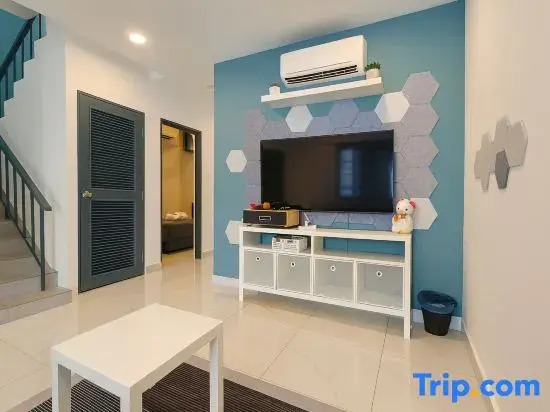 Pelangi JB Landed D'Pickeball Fun House 5BR14pax