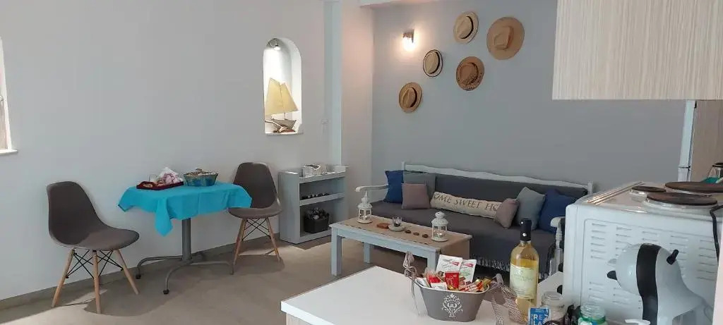 HEAVENLY VIEWS-2-APARTMENT with POOL VIEW CLOSE TO THE BEACH!