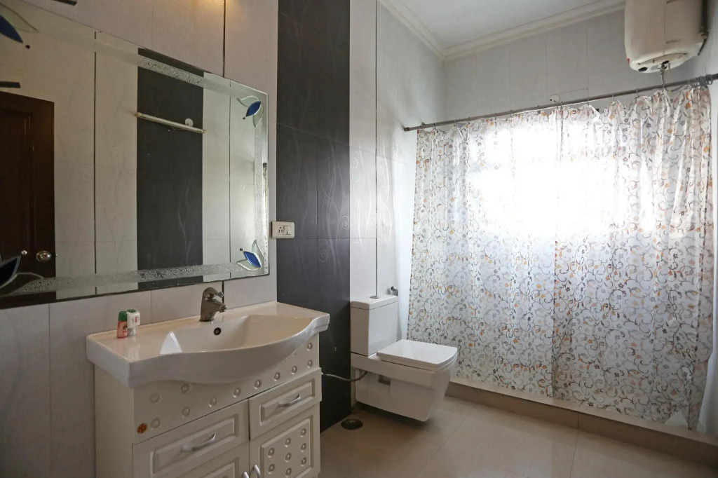 OYO DEL353 Murti Palace BED & BREAKFAST (Under the scheme of All India )
