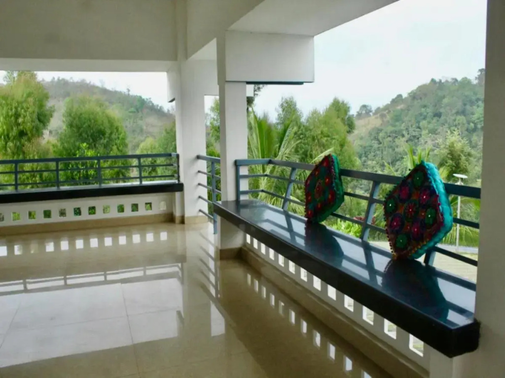 Saffronstays The Periaheights
