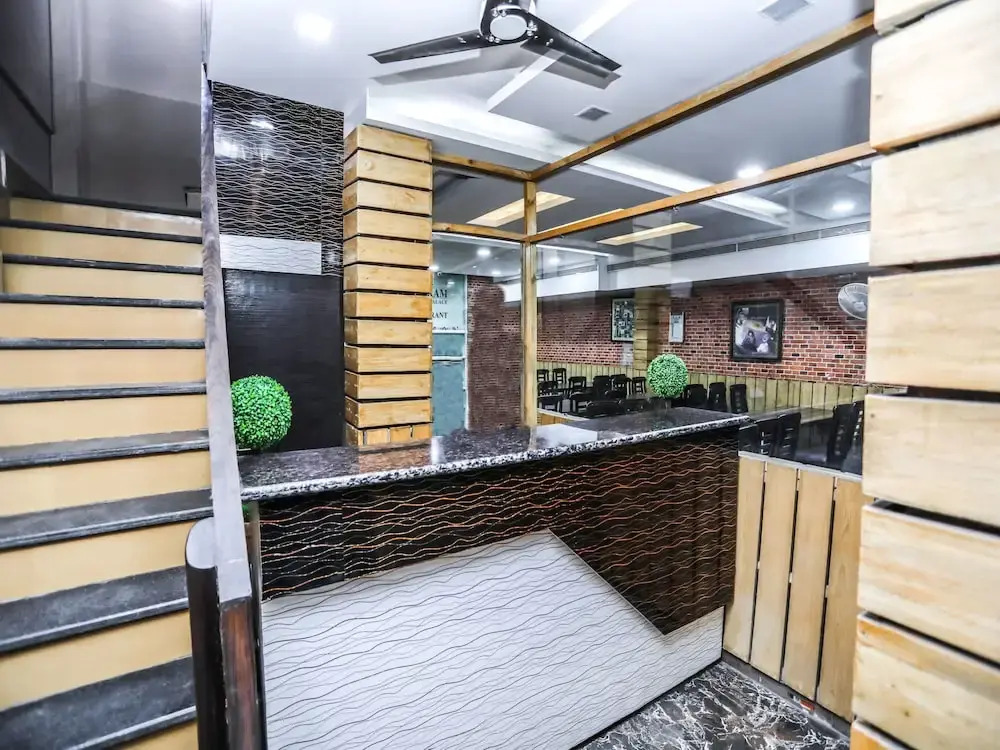 OYO 2681 Hotel Madhuram palace