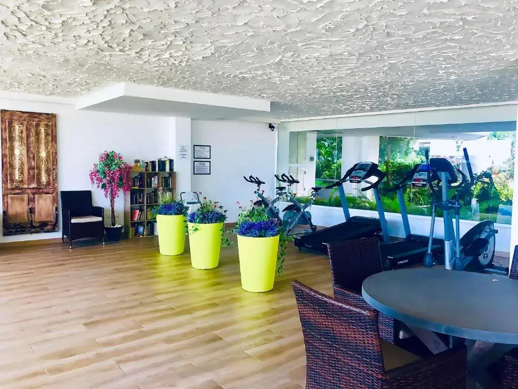 Parque Miraflores Nr. 218. Tennis & South-west seawiew