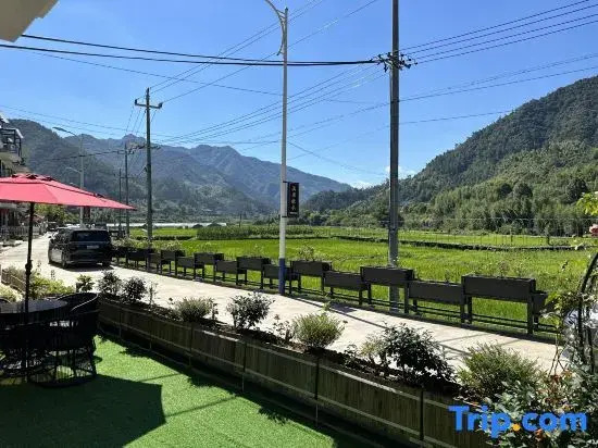 Zhixiju Pillow Water Homestay