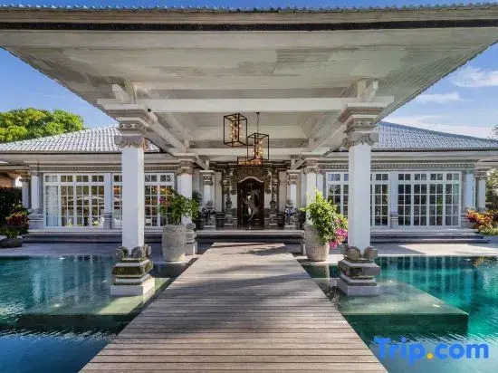 Villa Symphony White by BaliSuperHost