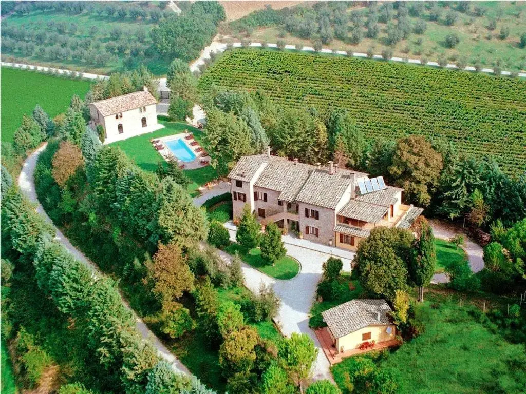 7 bedrooms villa with private pool enclosed garden and wifi at Loc Ramazzano Perugia