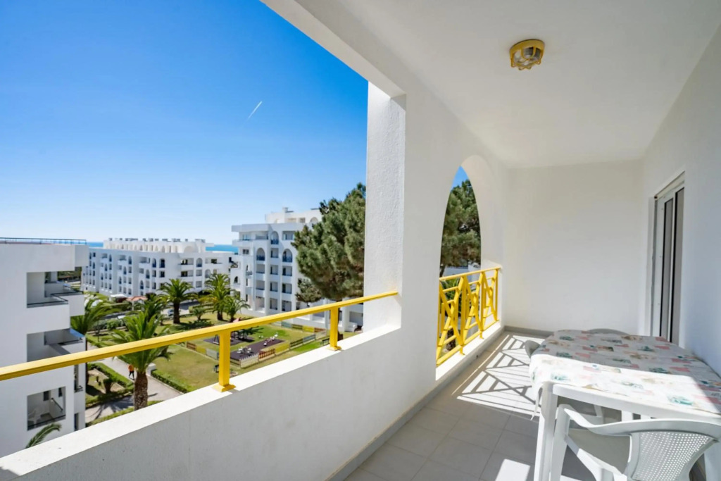 Apartamento Sra. da Rocha by Portugalferias