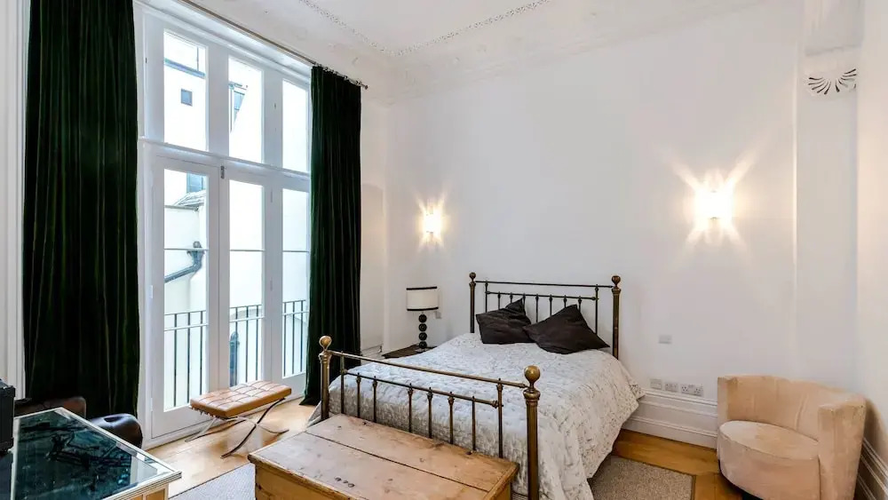 The Spacious Cleveland Square Apartment