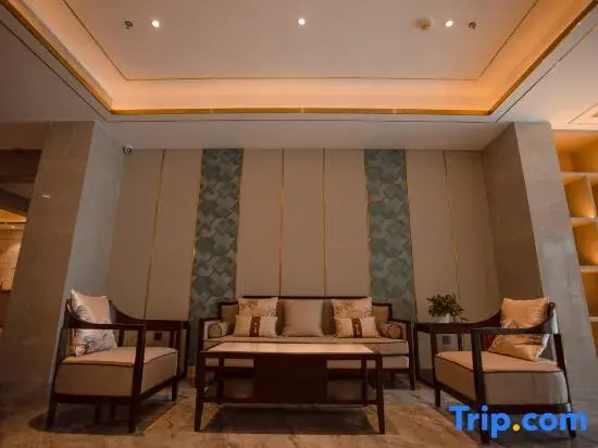 Kunlun Leju Hotel (People Plaza)