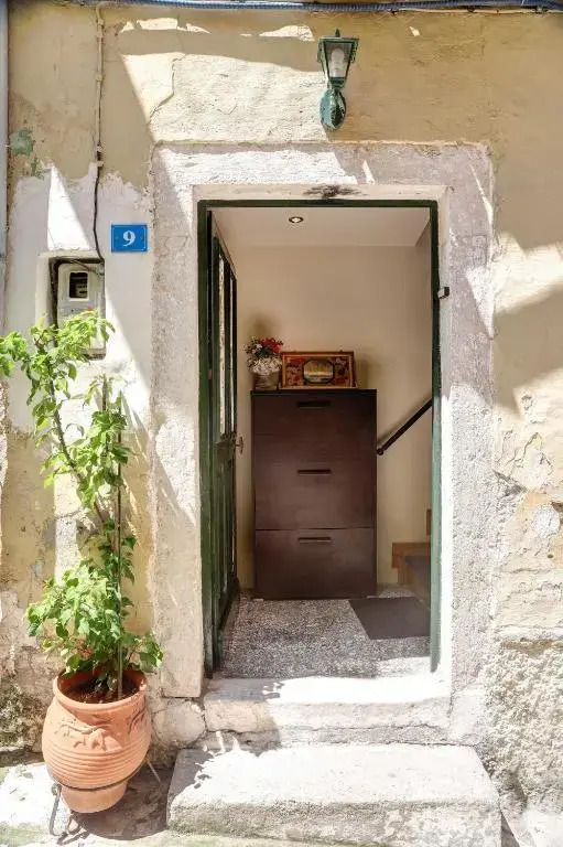 Luminous 2BD stone Apt in the alleys of Corfu town