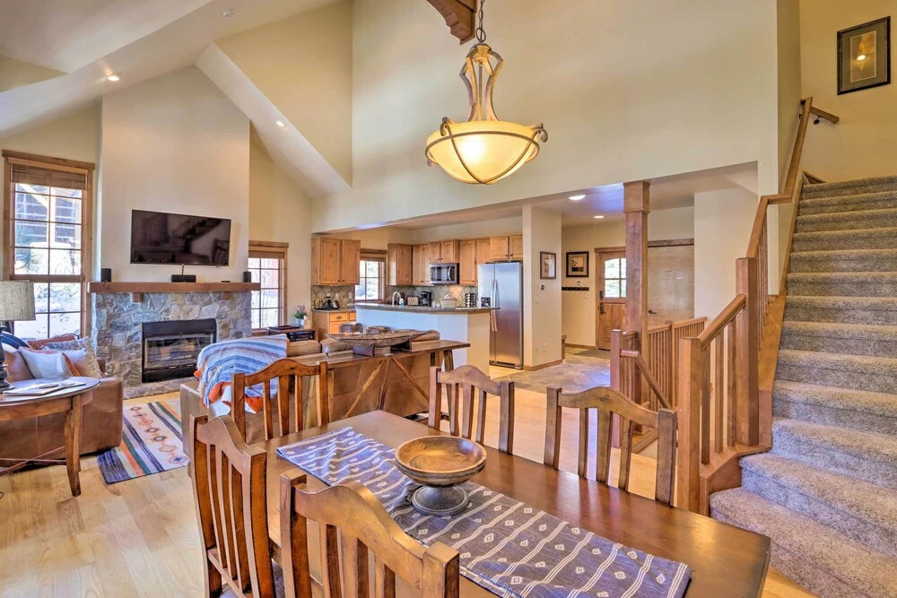 Ski-In/Ski-Out Donnelly Townhome w/ Hot Tub