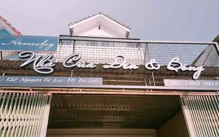 House Of Den & Bong