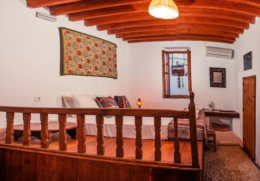 CasaLindos Traditional Houses & studios