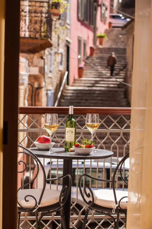 Aetoma Hotel