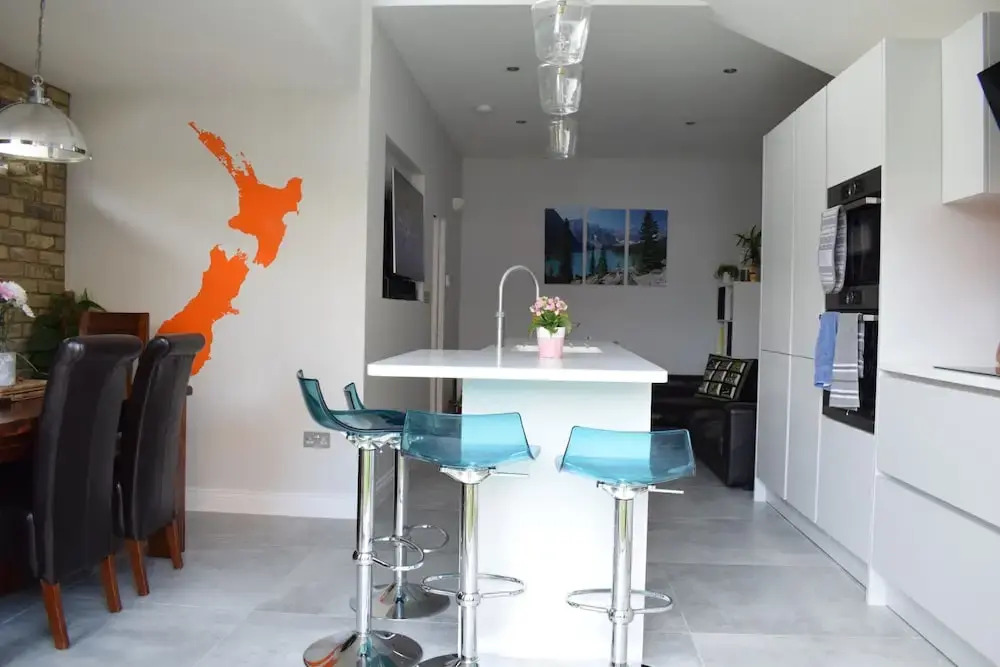 Modern Family Home Near Wimbledon With Garden