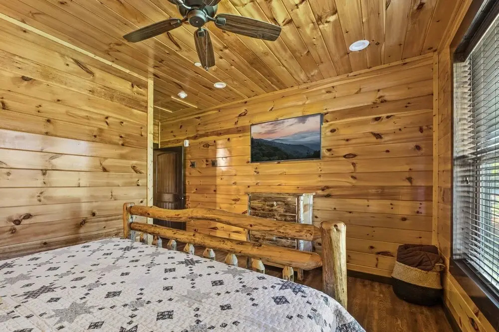 The Big Oak Lodge 16 Bedroom Home by Redawning