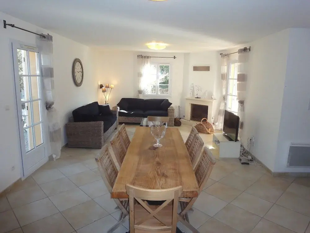 Country-style Villa With Private Pool, Walking Distance From Flayosc