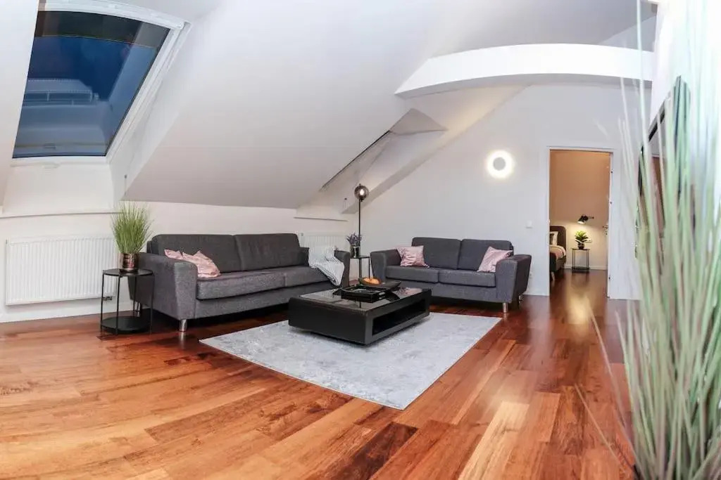 #stayhere - Spacious Luxury Town Hall 3BDR Apartment